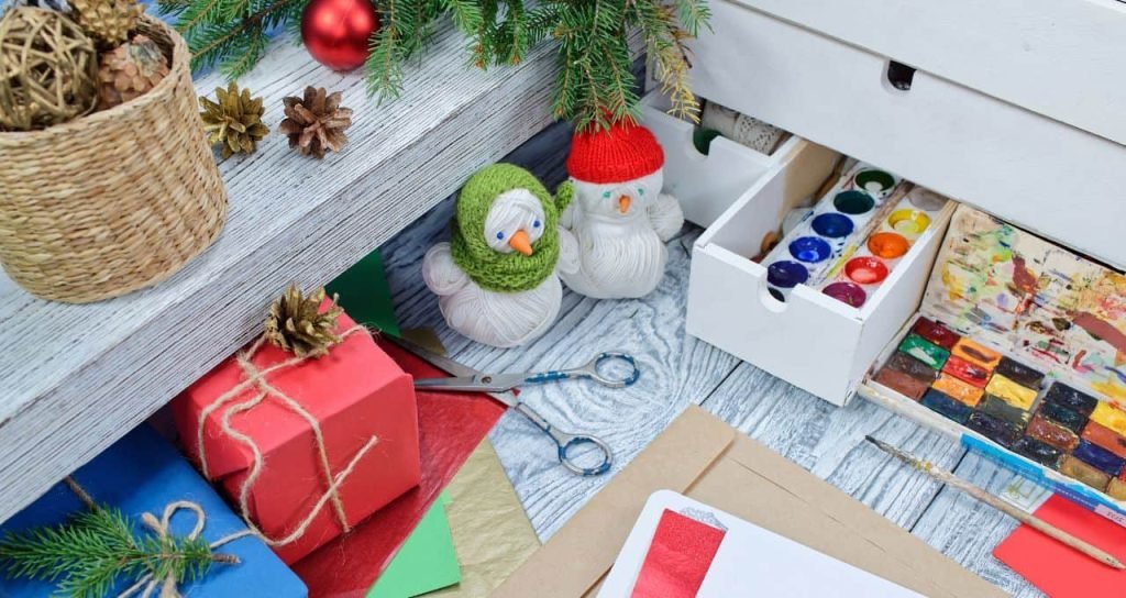 40 DIY Recycled Christmas Decorations (With Instructions!)